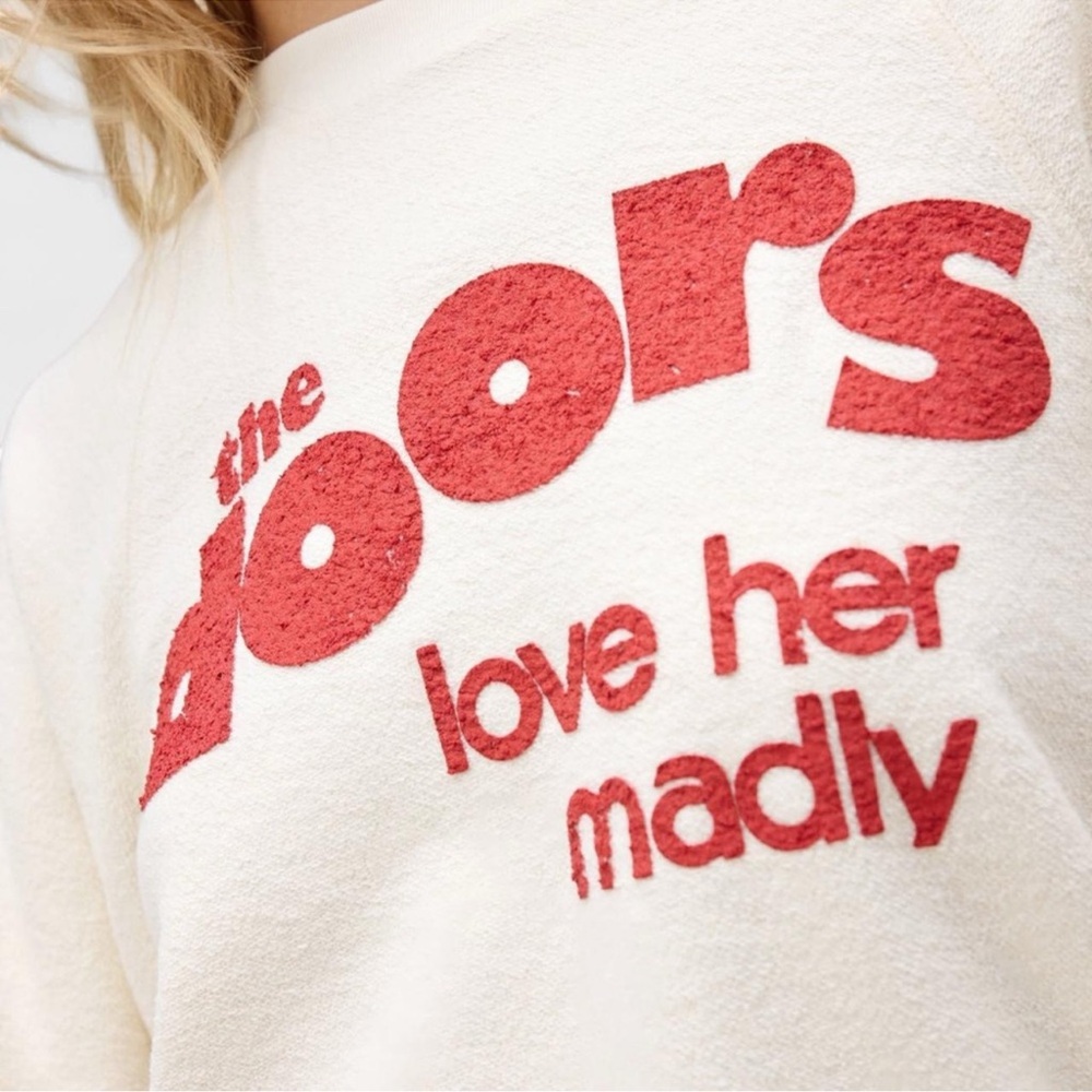 Daydreamer Doors Raglan Cream Sweatshirt with Red Graphic Logo Size Small NWT - Picture 2 of 13
